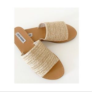 𝚂𝚝𝚎𝚟𝚎 𝙼𝚊𝚍𝚍𝚎𝚗 𝚆𝚘𝚖𝚎𝚗 𝚂𝚊𝚗𝚍𝚊𝚕